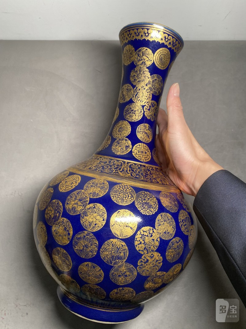 清光绪 霁蓝描金皮球花纹玉堂春瓶 - 图9